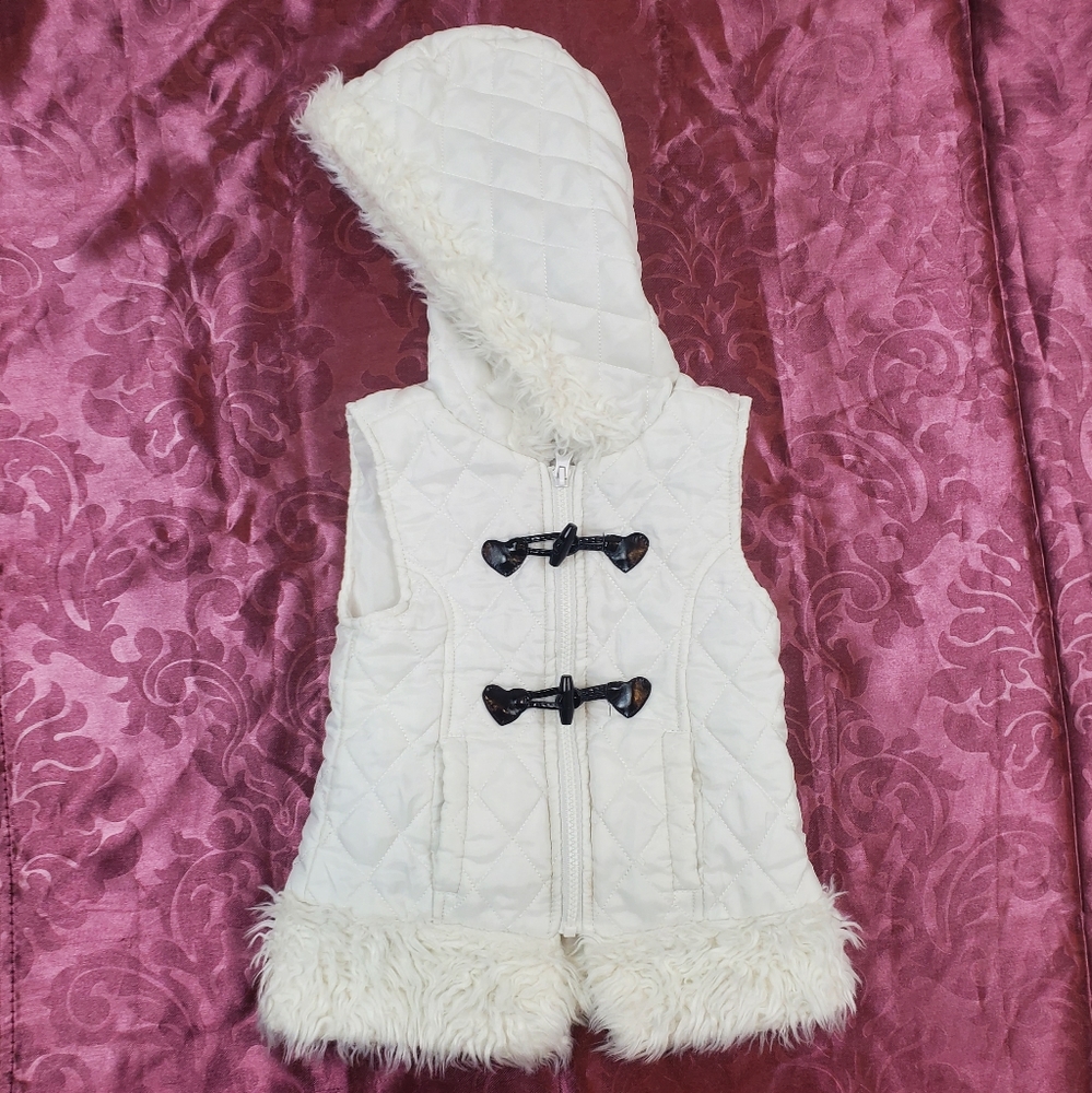Little Lass Toddler's Faux Fur Stream White Vest size 5